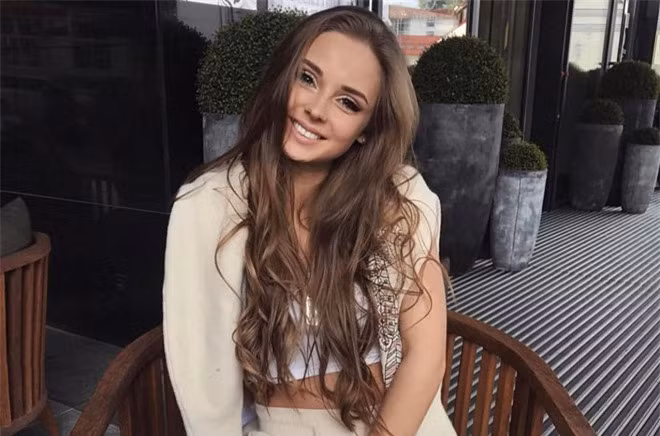 Makova thường xuyên đăng tải những bức ảnh check-in ở nhiều nơi trên thế giới, đặc biệt là những khu nghỉ dưỡng sang chảnh như Dubai, Maldives.....