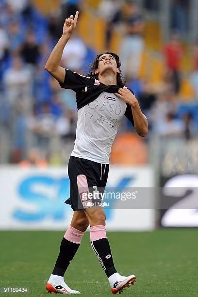 Đối với Cavani, đức tin chi phối rất nhiều đền sự nghiệp và gần như nó đã thay đổi cuộc sống của anh. Tại World Cup lần này, Cavani đang được kỳ vọng sẽ phối hợp nhịp nhàng với người đồng đội là Luis Suarez để đưa tuyển Uruquay tiến sâu nhất có thể tại giải đấu lớn nhất hành tinh.