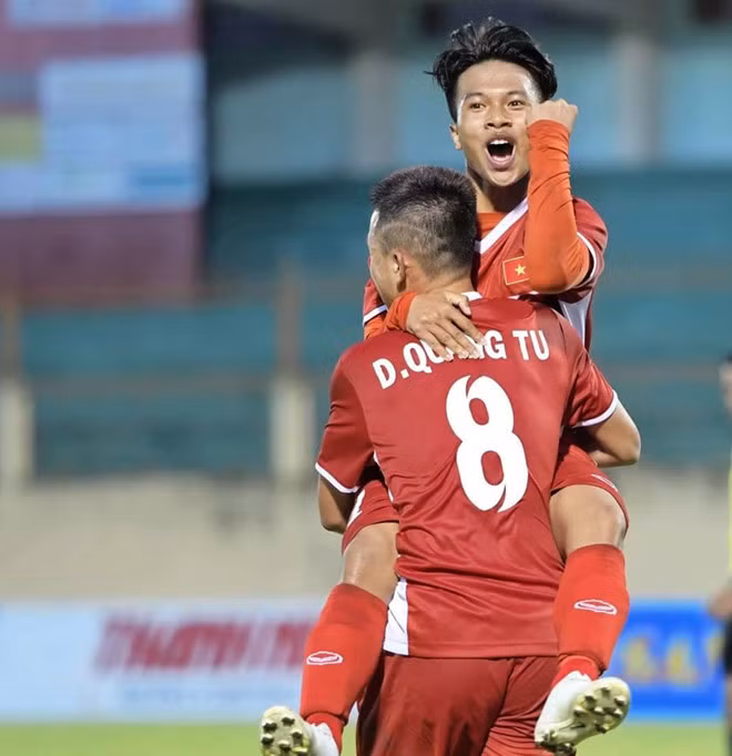 Xuân Tạo sinh năm 2001 ở Ninh Giang, Hải Dương, cầu thủ có biệt danh "tiểu Công Phượng" sớm bộc lộ khả năng bóng đá và được tuyển chọn vào đội U13 Hải Dương từ các giải đấu học sinh.