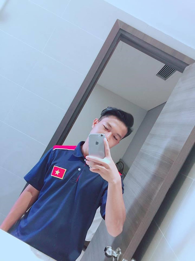 Trên trang cá nhân, Xuân Tạo thường xuyên chia sẻ hình ảnh nhắng nhít, vui tươi đúng lứa tuổi của mình.