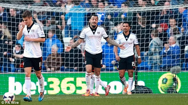 Konstantinos Mitroglou là chân sút trị giá 11 triệu bảng của Fulham từng mang về ở kỳ chuyển nhượng mùa đông năm 2014. Tuy nhiên cầu thủ người Hy Lạp này lại đem lại nỗi thất vọng vô cùng lớn cho đội chủ sân The Cottagers. Konstantinos Mitroglou chỉ ra sân đúng 3 lần và bị tống cổ về Olympiacos ngay khi TTCN hè của giải ngoại hạng Anh năm 2014 mở cửa.
