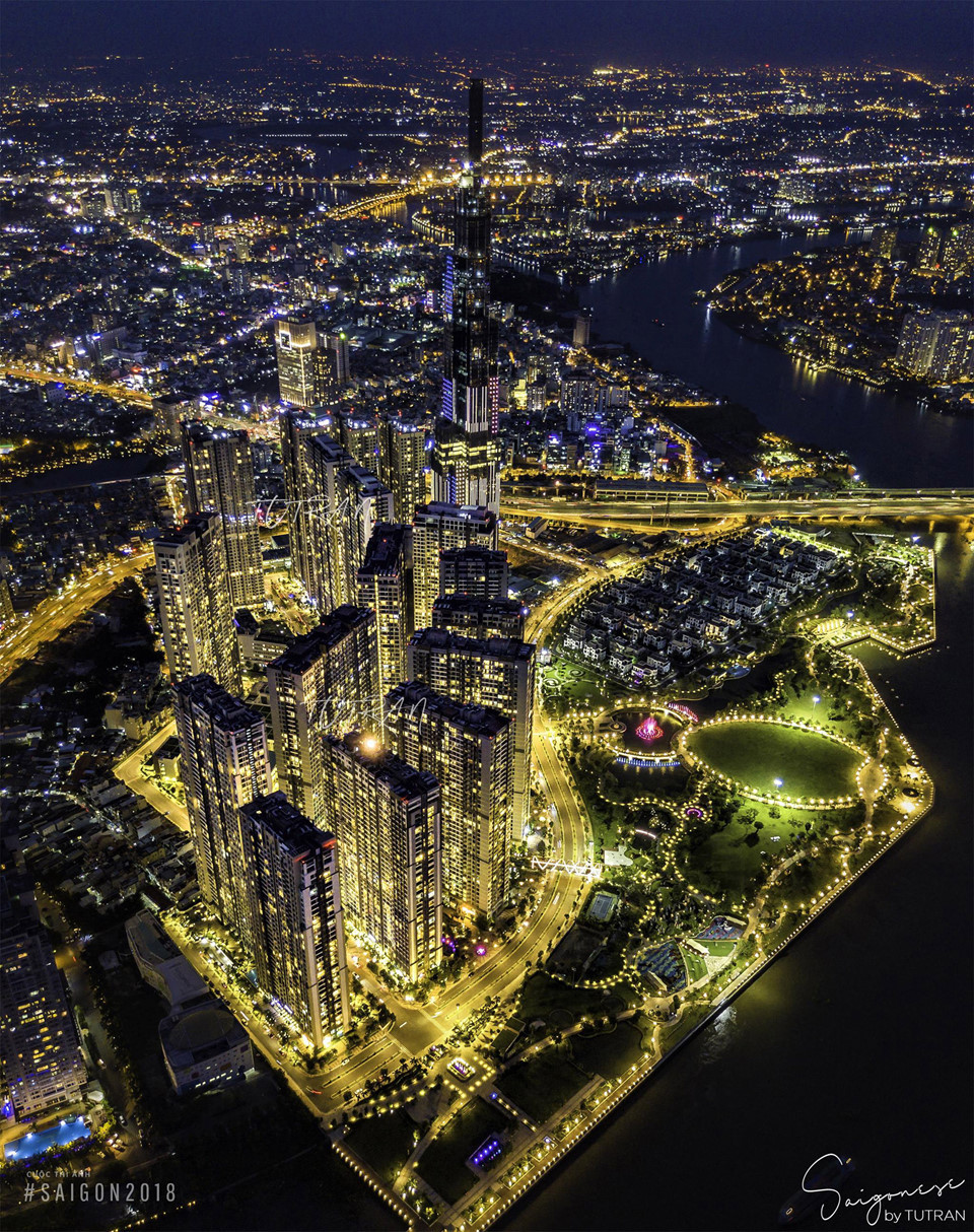 Một góc máy flycam độc đáo và vô cùng đẹp mắt về toà tháp Landmark 81 của tay máy Tú Trần.