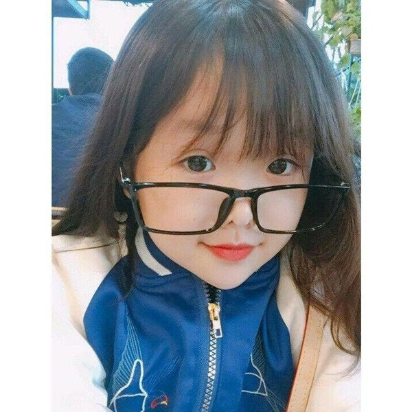 Những tưởng nhỏ con là hạn chế nhưng đó lại là thế mạnh của Trâm Xíu khi cô livestream bán hàng.