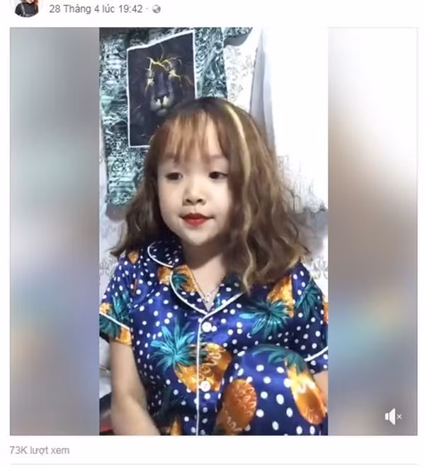 Chắc chắn ai cũng chung một câu hỏi như vậy khi nhìn thấy cô bé này livestream bán hàng trên Facebook. Điều đặc biệt khiến em thu hút được hàng nghìn, hàng trăm nghìn lượt xem mỗi lần livestream là bởi dung mạo xinh xắn ngây thơ và vóc dáng nhỏ bé, nhanh nhẹn loắt choắt.