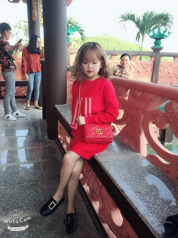 Cùng ngắm nhìn những hình ảnh cực đáng yêu lý lắc của Trâm Xíu – cô nàng 19 tuổi 1m25.