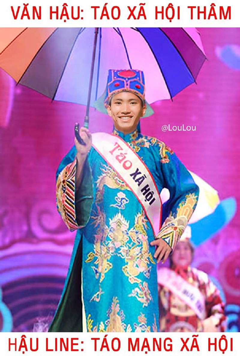 Văn Hậu luôn có mặt để bình luận ở hầu hết các bài đăng, ảnh hay clip của các cầu thủ. Một thời gian, anh chàng quê Thái Bình còn bị fan trêu chọc là "dành cả thanh xuân để like dạo".