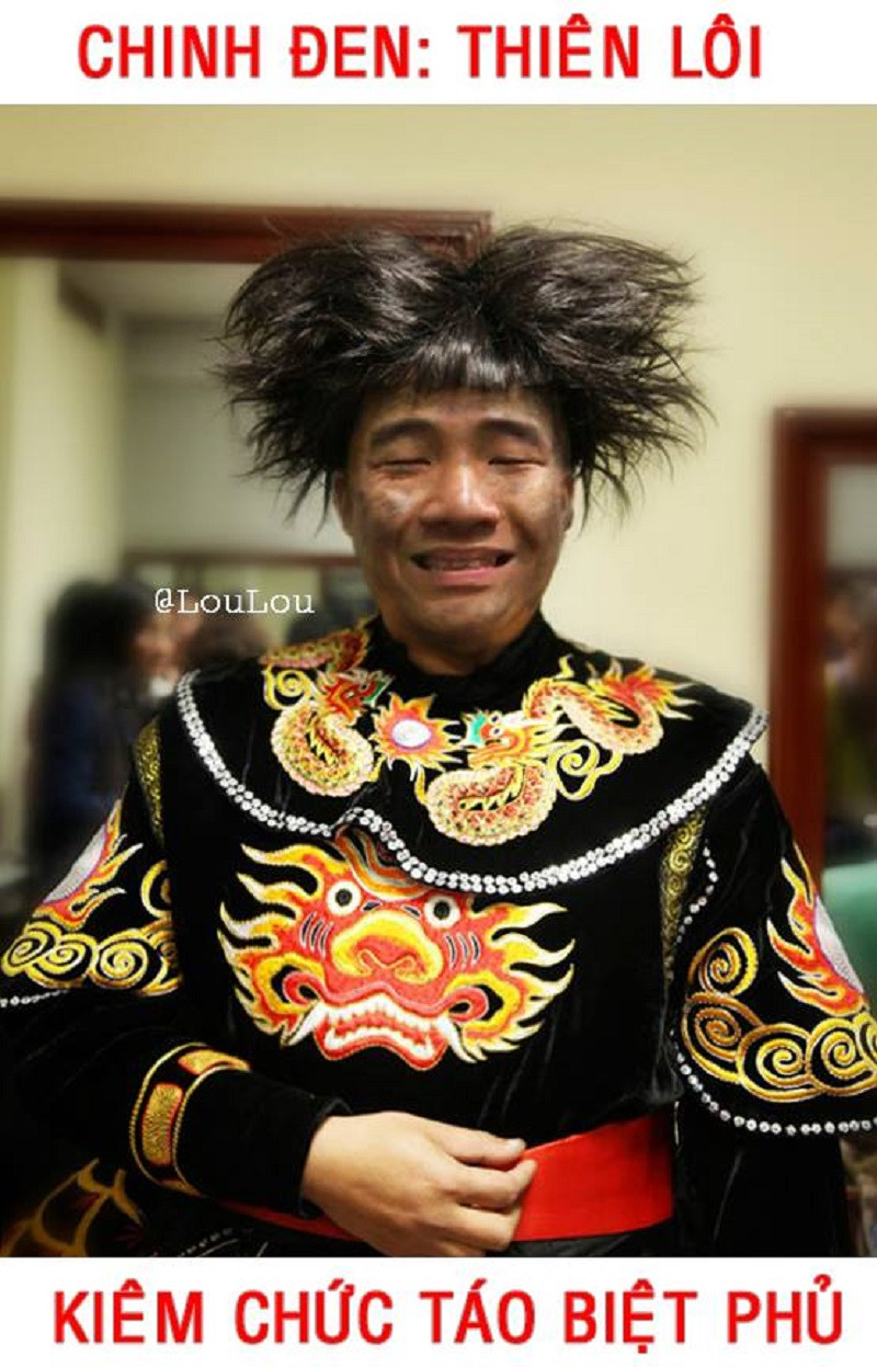 Trong khi, Chinh "đen" lại rất chắc chắn với vai diễn Thiên Lôi, lúc nào cũng mặt mùi đen xì khói.