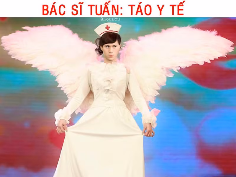 Trong bộ ảnh chế mới của dân mạng, các cầu thủ đội tuyển Việt Nam đã vào vai các Táo quân trùng với tính cách của các cầu thủ. Đơn cử như vai diễn Ngọc Hoàng được giao cho HLV Park Hang-seo, Quang Hải lại được giao cho vai Nam Tào hay Trọng 'Ỉn' được tín nhiệm cho vai Táo Y tế bởi biệt danh 'bác sĩ Tuấn' của anh chàng này.