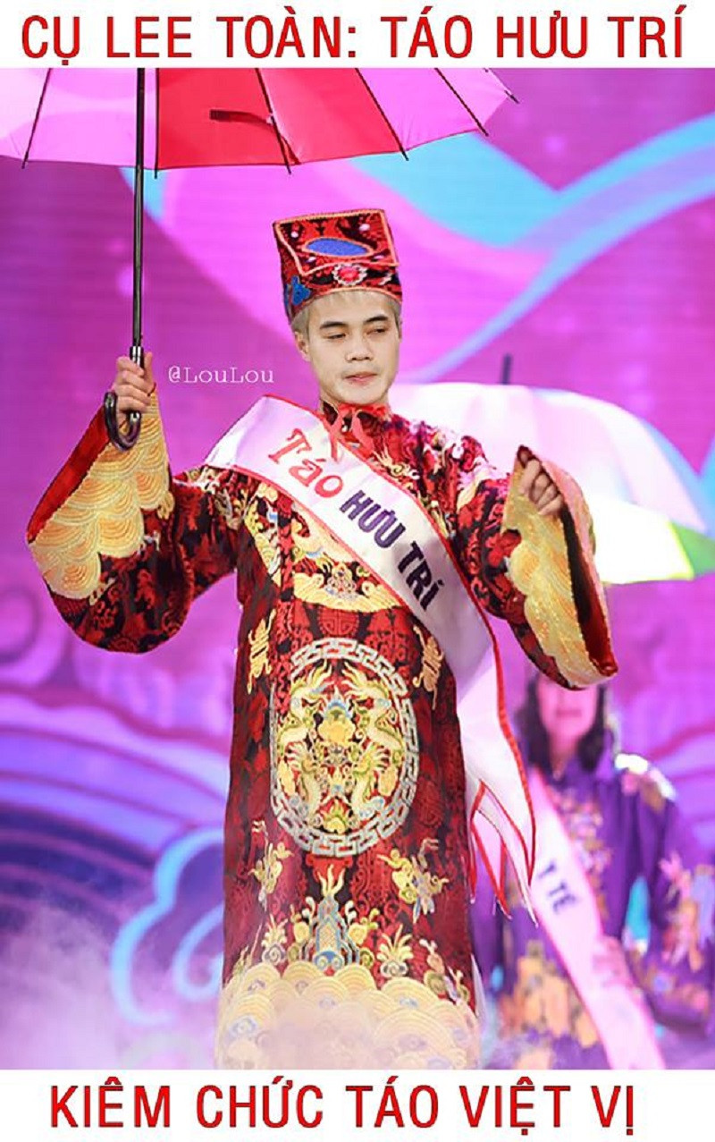 Văn Toàn nổi tiếng với mái tóc bạch kim nổi bật trên sân nên không nghi ngờ gì khi vào vai Táo Hưu trí kiêm luôn Táo Việt vị.