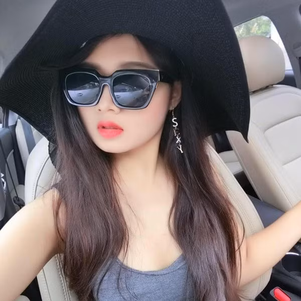 Tuy nhiên cư dân mạng mới là người bất ngờ hơn cả khi phát hiện ra Đoàn Linh không chỉ xinh đẹp mà còn có cuộc sống sang chảnh khiến ai cũng phải mơ ước.