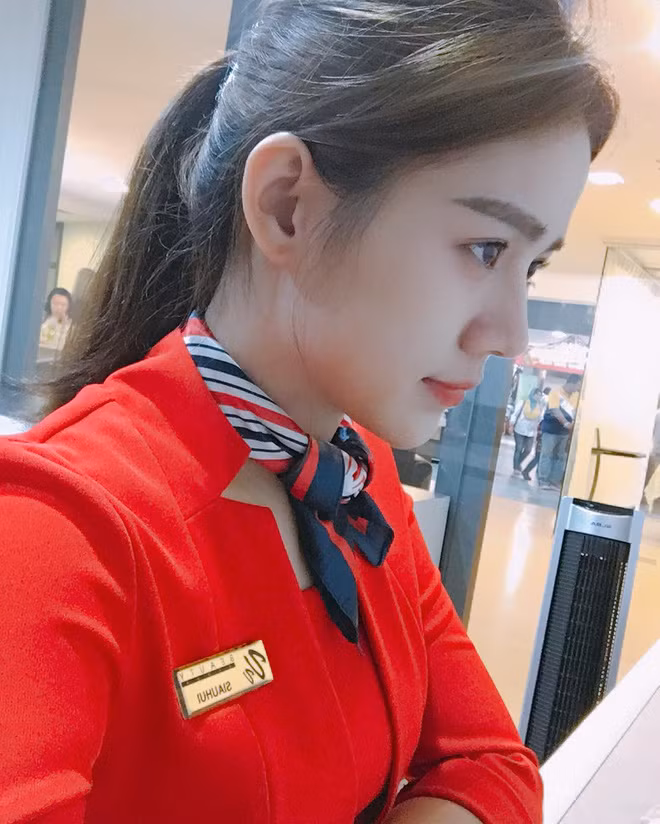 Sống mũi cao thẳng, làn da láng mịn, đôi mắt to tròn long lanh nước cùng nụ cười không thể ngọt ngào hơn của Siau Hui khiến cộng đồng mạng phải nhận xét rằng: "Nữ thần trong mộ cũng chỉ như thế này thôi là cùng".