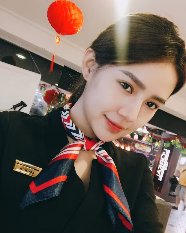 Cộng đồng mạng thời gian qua chứng kiến rất nhiều những người phụ nữ dù đã lập gia đình, sinh con nhưng vẫn trẻ trung và xinh đẹp khiến người khác phải trầm trồ. Mới đây nhất là trường hợp của " gái một con" người Malaysia lại khiến dân mạng một lần nữa phải "dậy sóng". Ảnh trong bài: FBNV.