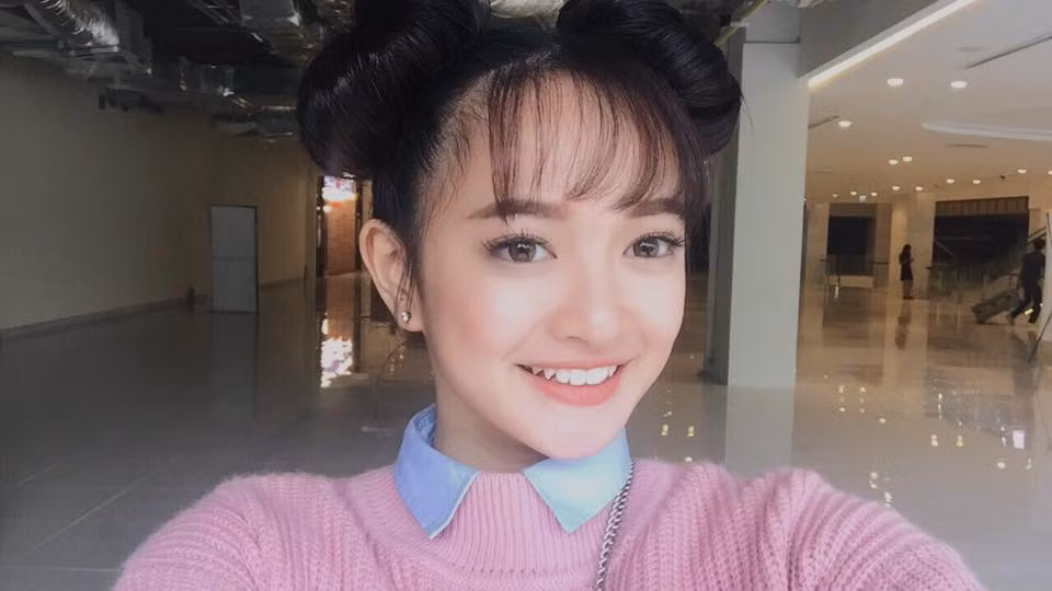 Không chỉ biết tới bằng những clip hát nhép của mình, mới đây Kaity Nguyễn còn mạnh dạn thử sức với nghiệp diễn xuất khi thủ vai Linh Đan trong bộ phim "Em chưa 18" của đạo diễn Kiều Minh Tuấn. Ảnh trong bài: Facebook nhân vật.