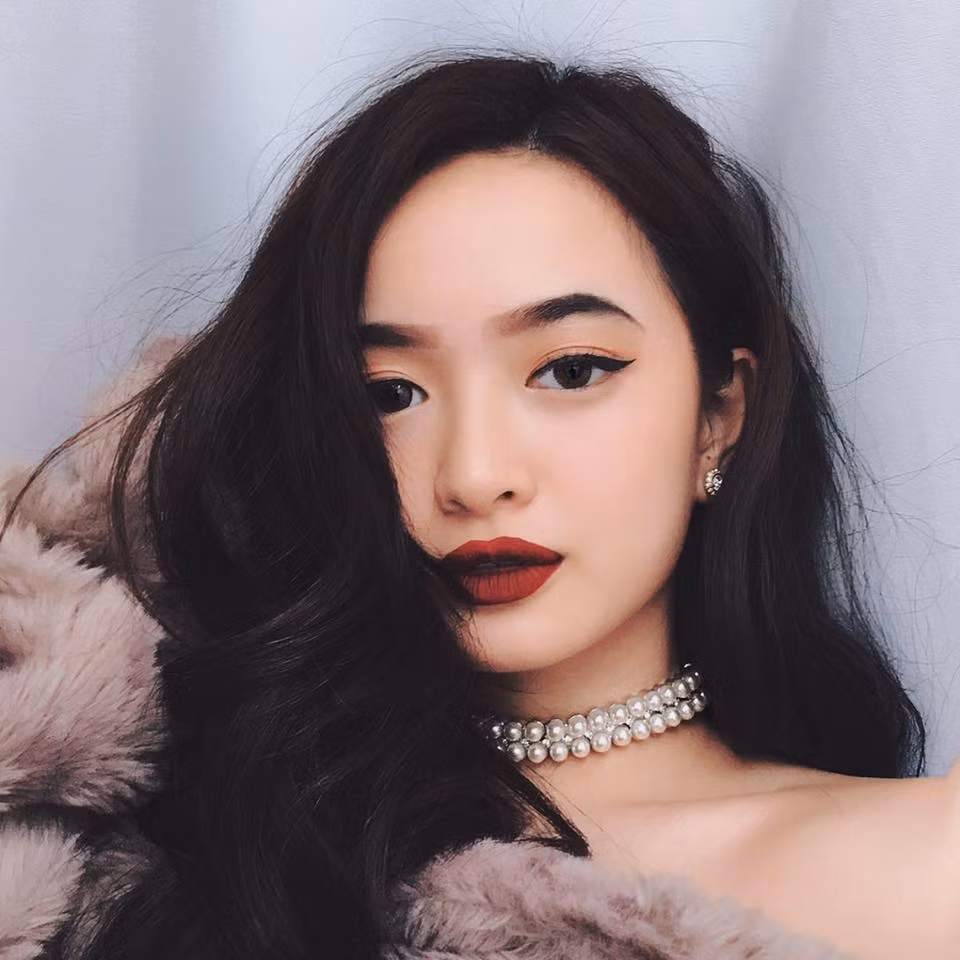 Bàn luận về ý nhan sắc của cô hot girl Việt lai Tây này, nhiều dân mạng cho rằng Kaity Nguyễn thuộc hàng những hot girl theo dòng quyến rũ kiểu quý phái. Một số bạn trẻ còn cho rằng Kaity có nhiều nét rất giống nữ diễn viên Triệu Vy của Trung Quốc.