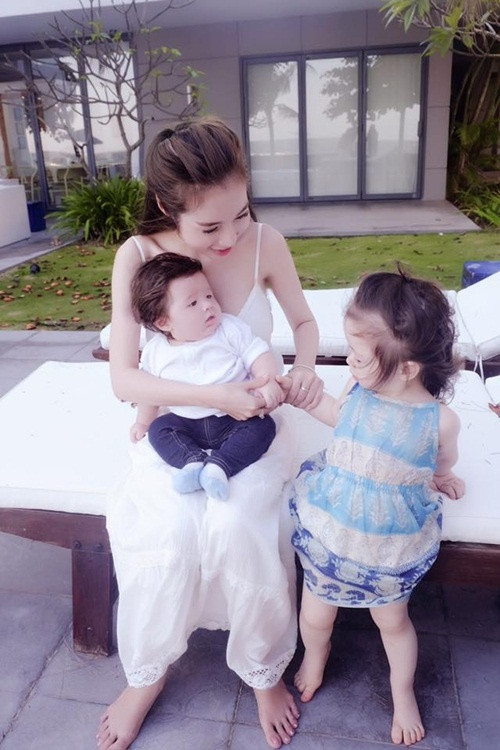 Elly Trần - bà mẹ hai con sexy nhất Vbiz cũng từng là hot girl nổi tiếng một thời ở Sài Gòn