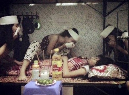 Theo nhiều dân mạng, đây là trò đùa rất phản cảm và cần được dẹp bỏ. Chủ nhân biết mình mình bị "tế sống" dù chỉ là trò đùa thì họ không những không vui mà còn cảm thấy mình bị trù ẻo và xúc phạm.