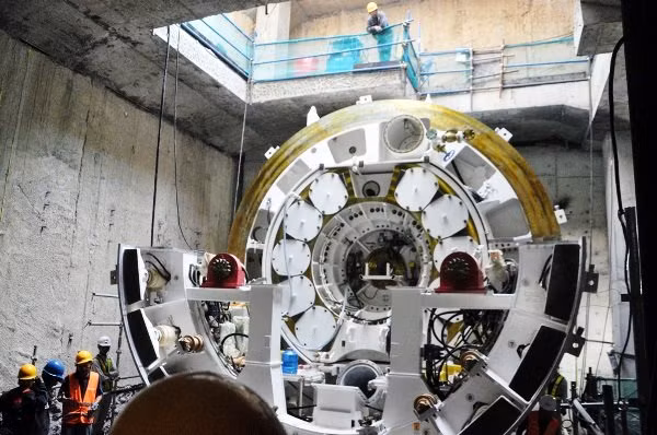 Các tuyến metro Sài Gòn cũng chậm tiến độ, đội vốn