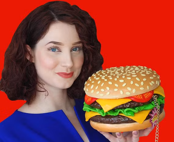 Dù ra mắt chưa lâu nhưng sản phẩm này đã có hơn 160 review, đa số chị em đều tỏ ra yêu thích ví mì ăn liền, hở keo một chút cũng không vấn đề gì.