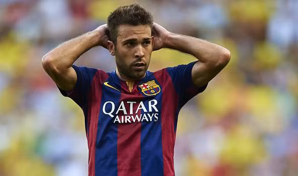 Sao Barca tìm đường sang Anh: Đang cảm thấy không hài lòng với huấn luyện viên trưởng Luis Enrique và Barcelona, hậu vệ trái Jordi Alba đang muốn rời xứ Catalonia sau mùa giải năm nay. Trang talkSPORT (Anh) tiết lộ thông tin: Alba đã nói chuyện với Pedro và Cesc Fabregas về cuộc sống tại nước Anh, động thái cho thấy anh sẵn sàng chuyển tới Chelsea.