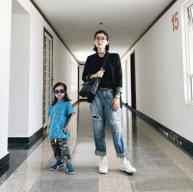 Không chỉ sở hữu phong cách thời trang linh hoạt, cá tính, Stu cùng chồng và con còn thường xuyên đi du lịch, khám phá những đất nước khác.