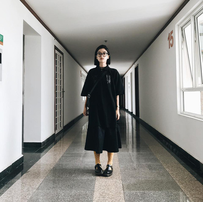 Khi nhìn những bức ảnh của Stu, người ta thường liên tưởng đến hình ảnh Chị Đại. Ở cô luôn toát ra khí chất tự tin, hấp dẫn người đối diện phải theo dõi mình. Điều đặc biệt Stu là một trong những hot mom cá tính và sở hữu nhiều hình nhiều hình xăm, đặc biệt nhất là phải kể đến hình xăm phượng hoàng lưa sau vai trái cô nàng.