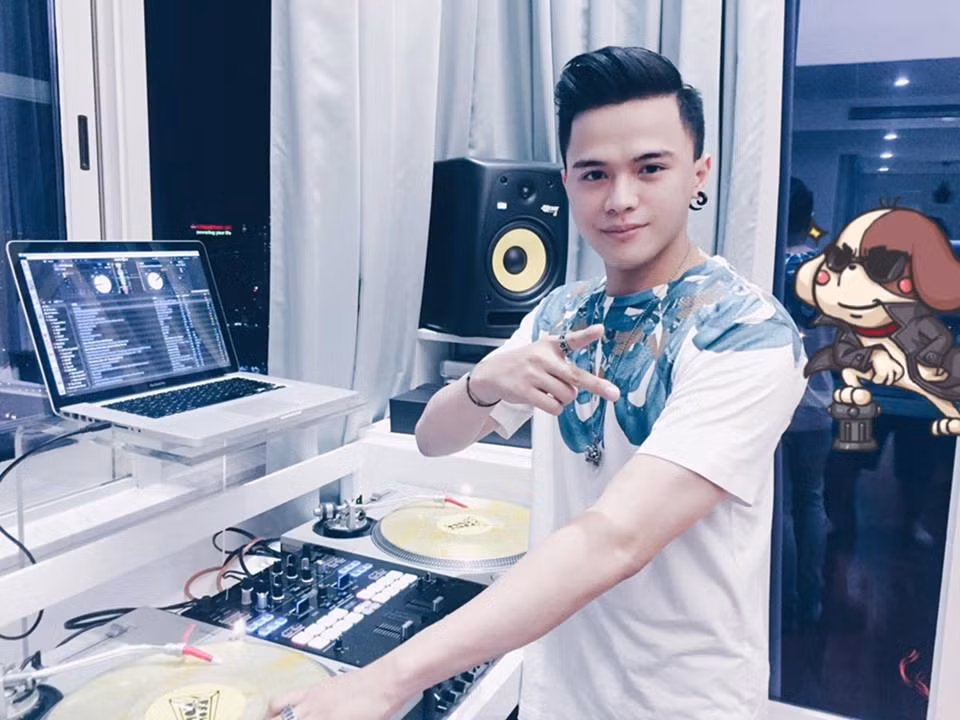 Sở hữu làn da trắng, gương mặt nam tính cùng thân hình săn chắc, Get Looze khiến nhiều fan nữ phải ngất ngây ngắm nhìn.