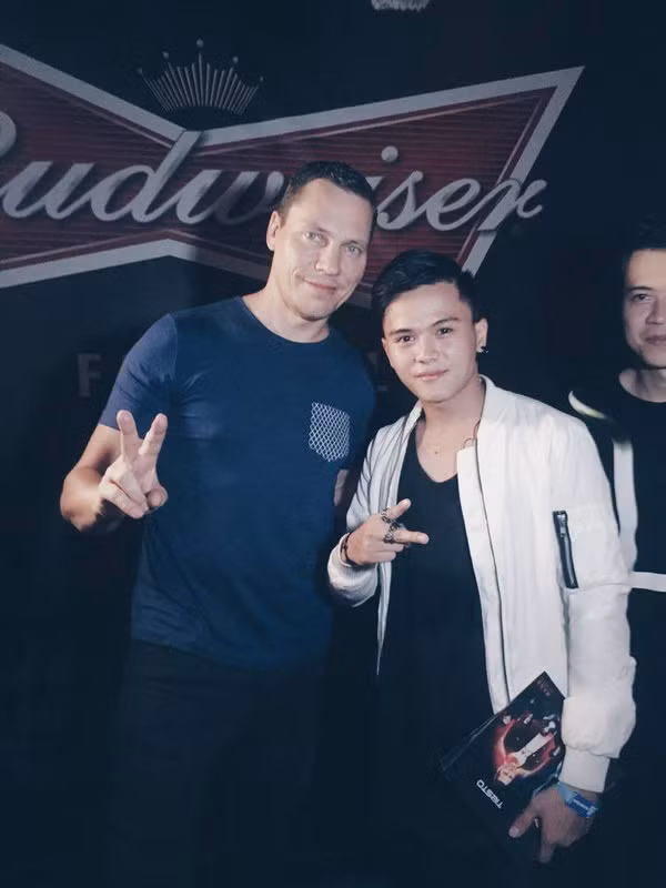 Tại đêm chung kết, chính DJ Tiesto (DJ đình đám của làng nhạc điện tử thế giới) đã chọn Get Looze là người chơi cùng mình trong đêm diễn duy nhất của anh tại Việt Nam.