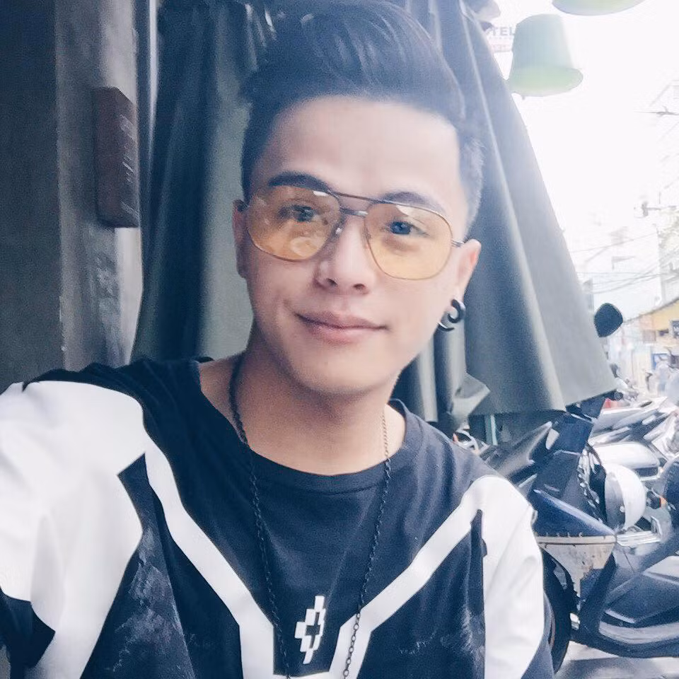 Cuối năm 2015, Get Looze vừa được vinh danh tại giải DJ trẻ hàng đầu Việt Nam do khán giả trẻ bình chọn.