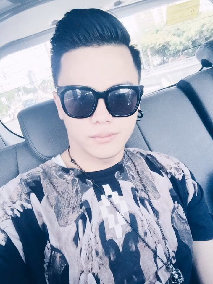 Không chỉ được biết tới bởi phong cách chơi nhạc "vi diệu", Get Looze còn cuốn hút cư dân mạng bằng vẻ đẹp trai, nam tính của mình.