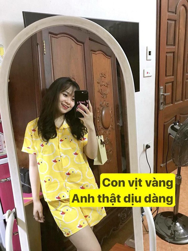 Cách thả thính của Hương Ly khiên nhiều người thích thú vì quá độc đáo. Vậy là hội chị em lại có thêm những bí kíp thả thính mới mà chẳng chàng trai nào có cách né nữa rồi.