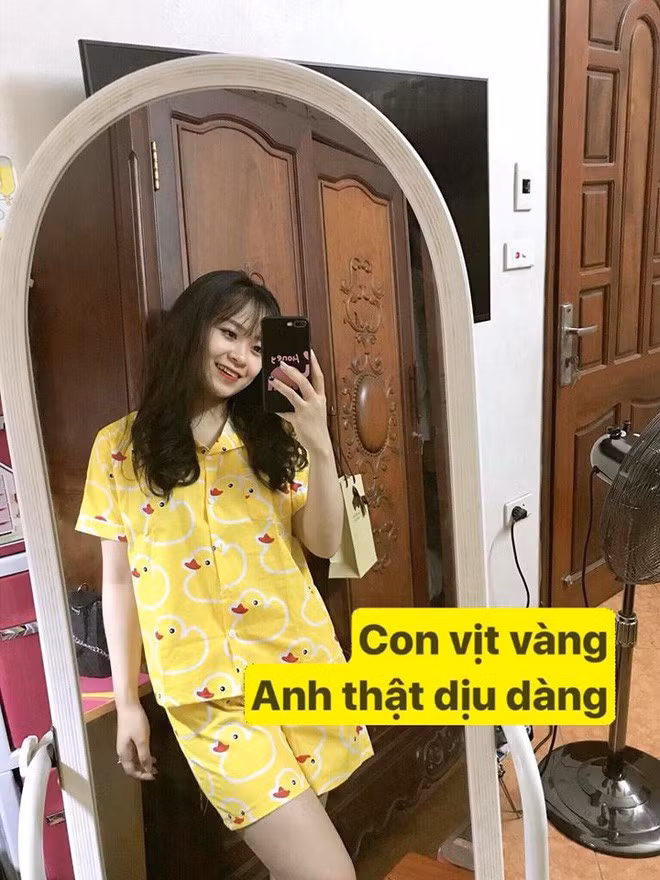 Cách thả thính của Hương Ly khiên nhiều người thích thú vì quá độc đáo. Vậy là hội chị em lại có thêm những bí kíp thả thính mới mà chẳng chàng trai nào có cách né nữa rồi.