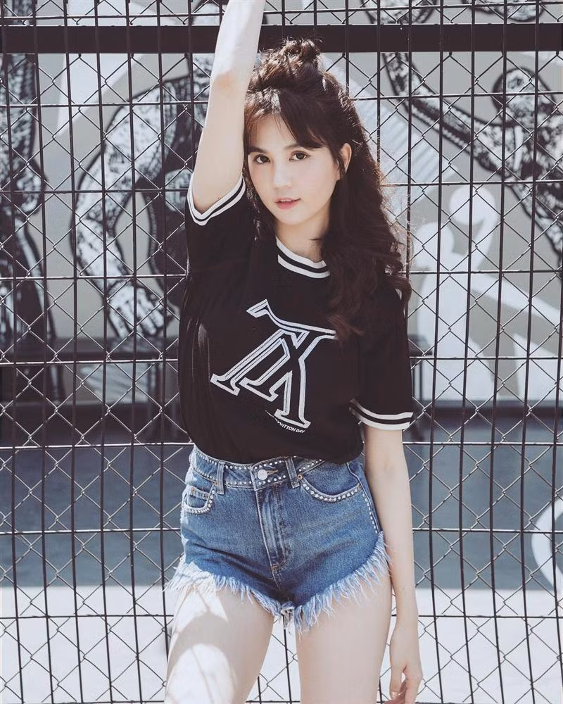 Ngọc Trinh tự tin: "Thật sự là rất yêu cái mặt baby của mình"