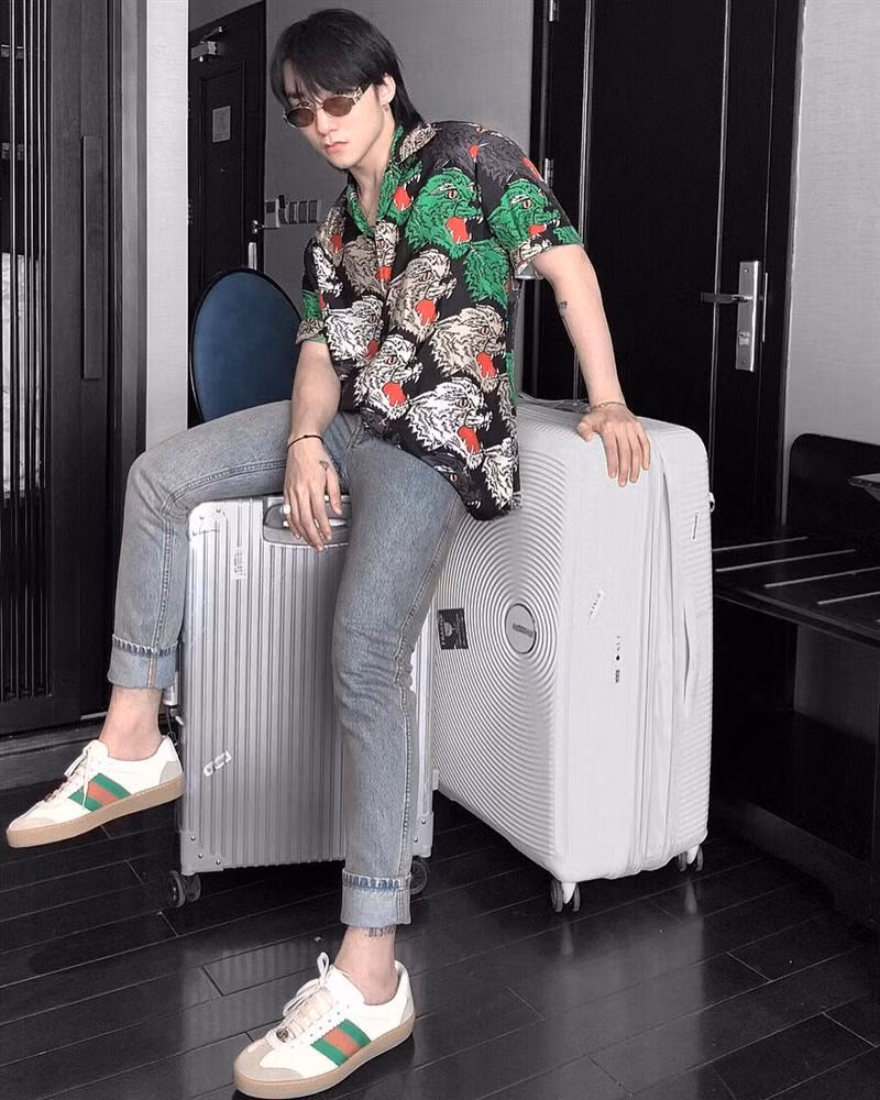 Sơn Tùng chuẩn bị hành lý đi lưu diễn