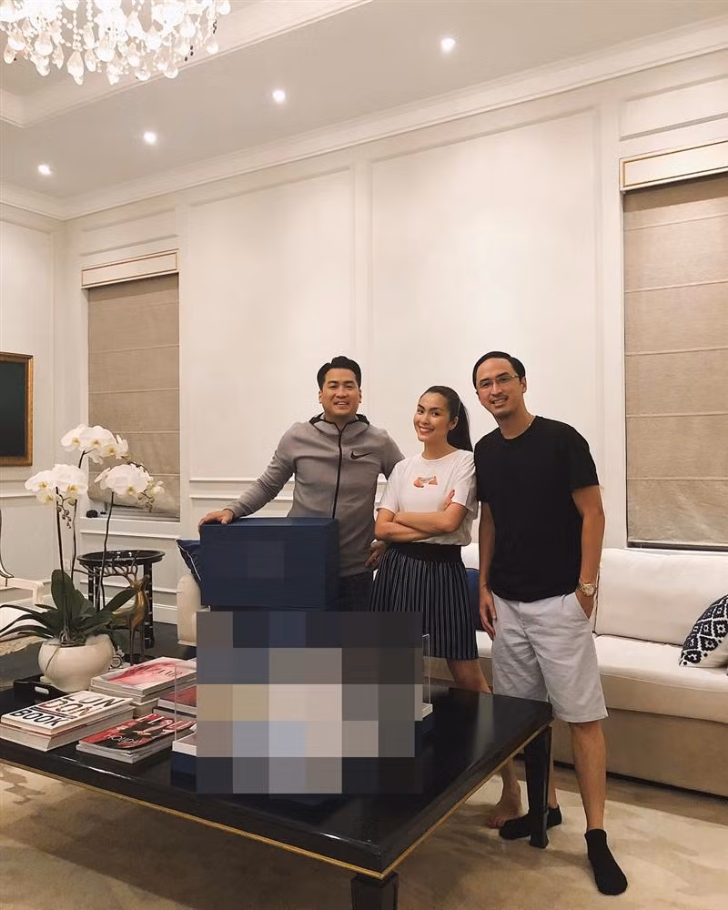  Tăng Thanh Hà mở đầu tin sao Việt với khoảnh khắc cười rạng rỡ bên ông xã và em chồng