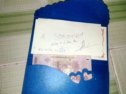 Chưa có lương nên đi đám cưới nợ.