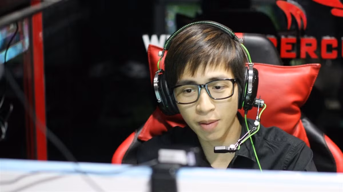 Đặc biệt, ViruSs là người đầu tiên thử nghiệm stream LMHT trên hệ thống kênh stream nổi tiếng của Hàn Quốc Azubu. Đáng tiếc do đường truyền của Việt Nam chưa đáp ứng được yêu cầu nên kênh stream của anh bị Game thủ chê giật.