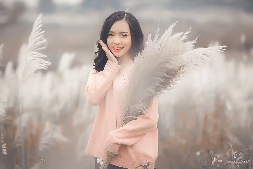 Đối với những người đam mê nhiếp ảnh, màu trắng tinh khôi của những bông lau luôn là nguồn cảm hứng bất tận cho những bức ảnh tuyệt mỹ.