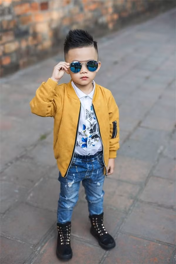 Vẫn giữ thái độ làm việc khá nghiêm túc trong lúc chụp hình, Bảo Khang thể hiện một sự chuyên nghiệp và thần thái vô cùng tốt dù được giao cho concept nào. Ảnh: Đỗ Xuân Bút