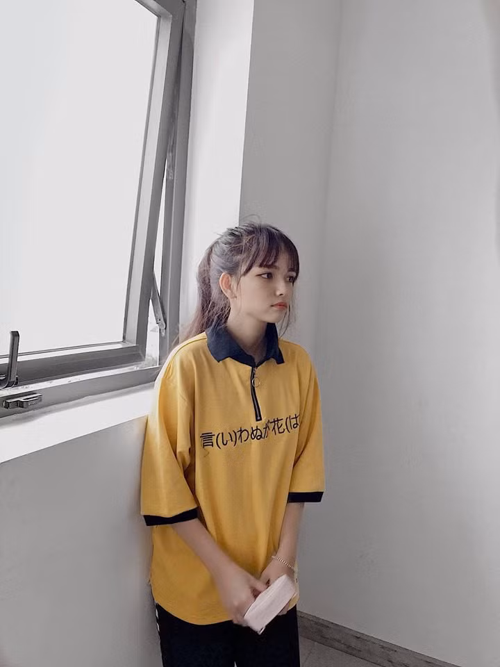 Cùng ngắm thêm những hình ảnh của nữ game thủ Gia Lai sở hữu vẻ đẹp mong manh khiến vạn người mê.