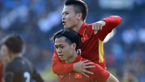 Đặc biệt, mới đây các fan hâm mộ của Quang Hải và Công Phượng phát hiện ra điểm chung khá hay của hai cầu thủ này đó là mỗi khi ghi bàn họ lại tìm tới nhau để ăn mừng.