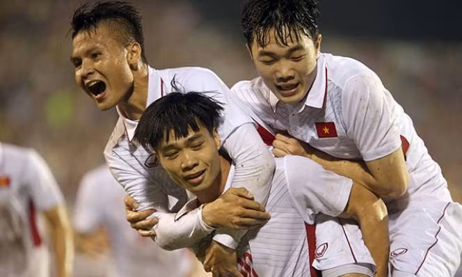 CDM soi moi Quang Hai “danh ca thanh xuan” bat Cong Phuong cong