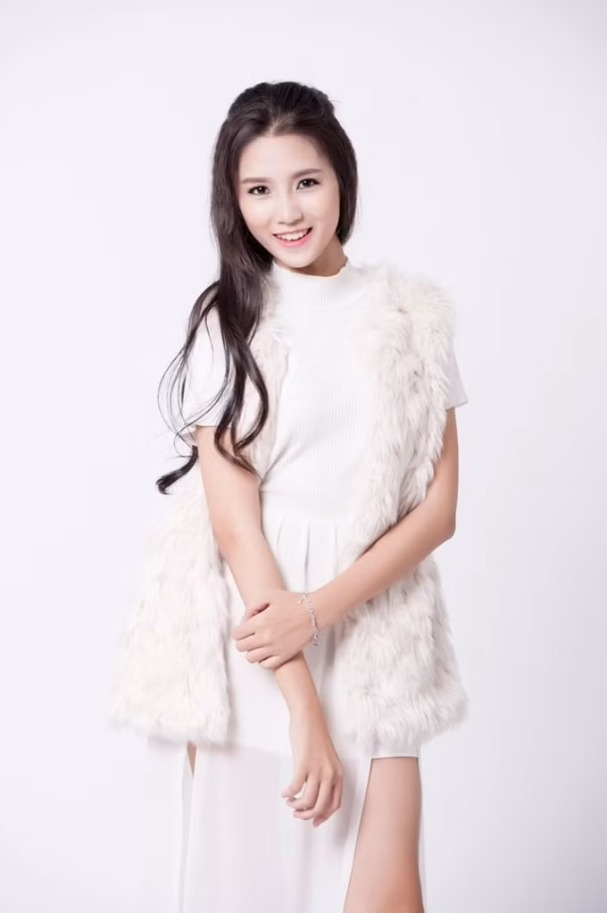 Sau hàng loạt những giải thưởng cao về thời trang, Bảo Như bất ngờ quay sang một vai trò hoàn toàn mới đó là nhà sản xuất phim. Theo chia sẻ của cô bạn 9X này, Lần đầu làm phim không hề dễ dàng nhưng với những nỗ lực và theo đuổi đam mê khẳng định bản thân, nhà sản xuất phim trẻ này vẫn kiên trì.