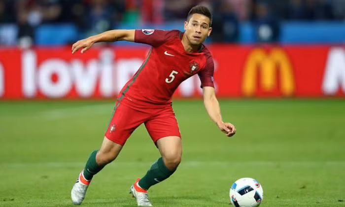 Chính Guerreiro là người có đường kiến tạo giúp Cristiano Ronaldo bay người đánh đầu cực đỉnh tung lưới xứ Wales để đưa Bồ Đào Nha vào trận chung kết Euro 2016.