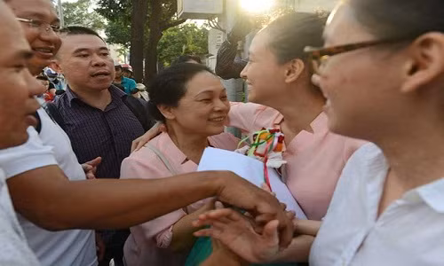 Phuong Nga gap kho voi lenh cam di khoi noi cu tru