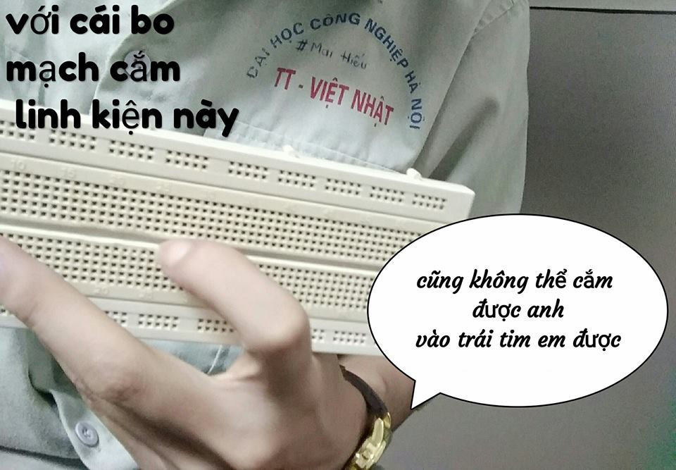 Mới đây, một anh chàng sinh viên ĐH Công Nghiệp Hà Nội đã đăng lên mạng xã hội nhiều bức ảnh ghi lại những lời tỏ tình của mình bằng chính những thiết bị điện tử mà mình đang học, tuy giản dị nhưng không kém phần lãng mạn.