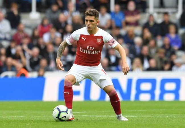Arsenal có lí do để lo lắng khi phía AC Milan lên kế hoạch chiêu mộ tiền vệ Lucas Torreira. Đích thân HLV Marco Giampaolo đã đánh tiếng muốn tái ngộ với cậu học trò cũ tại sân San Siro.