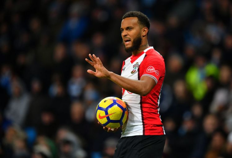 Theo báo Anh, Mourinho đã đưa hậu vệ trái được định giá 25 triệu bảng của Southampton Ryan Bertrand vào tầm ngắm.