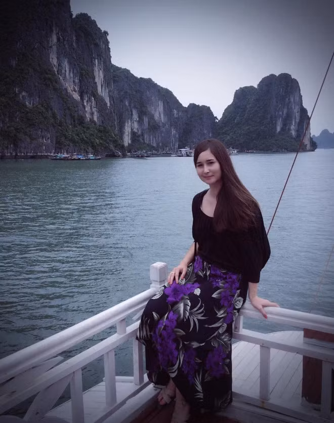 Theo chia sẻ của Sasha, tình yêu âm nhạc của cô được thừa hưởng nhiều từ người bố. Sau khi thôi làm thủy quân lục chiến, ông chuyển sang nghề hát Opera ở Mỹ và trở thành nghệ sĩ tâm huyết với nghề này.