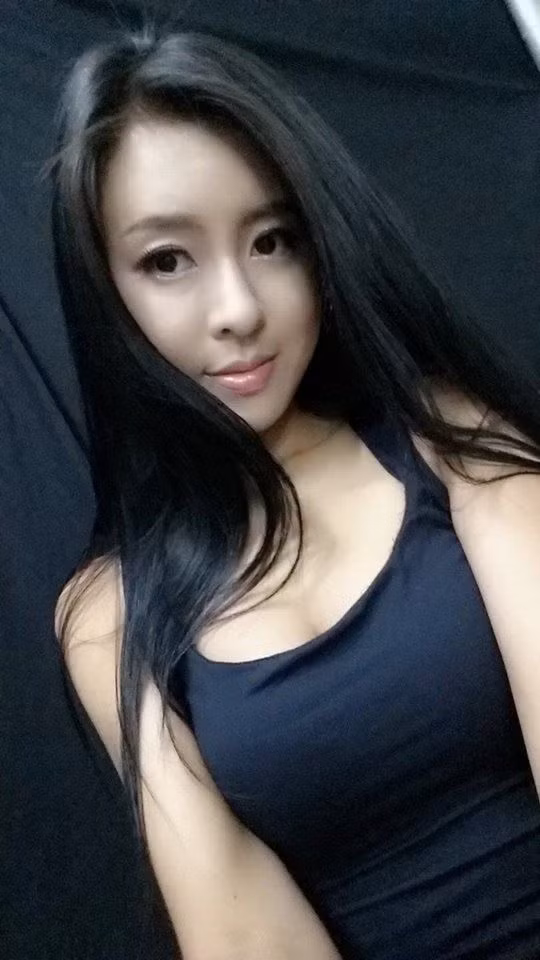 Sự nghiệp người mẫu của cô nàng xinh đẹp xứ Hàn thăng hoa khi cô sở hữu hình thể đẹp mỹ mãn khiến nhiều người phải ngưỡng mộ.