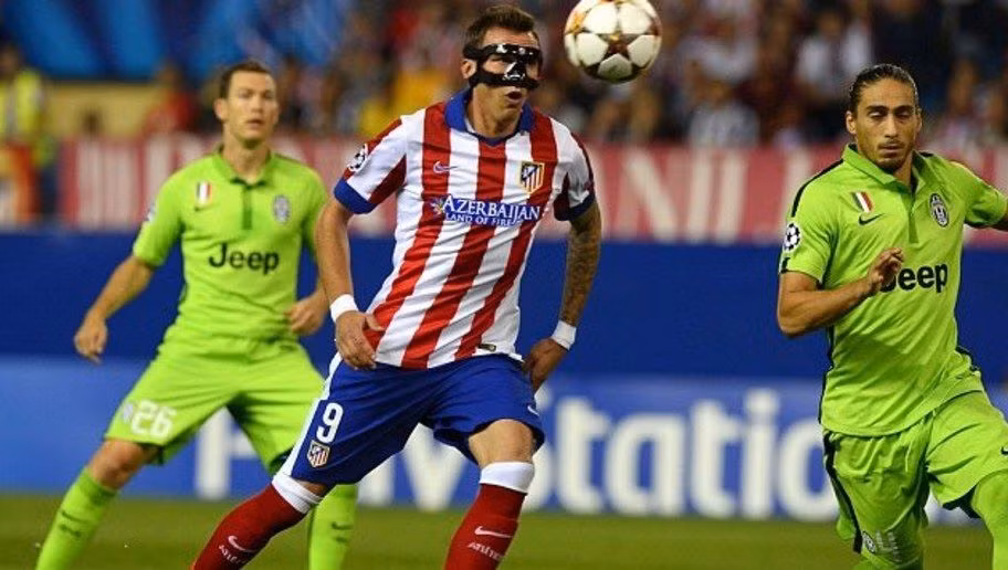 Mario Mandzukic bị chấn thương sau pha va chạm với tiền vệ Pajtim Kasami của Olympiakos hồi tháng 9 năm ngoái. Và chính chiếc mặt nạ bảo vệ đã giúp cho quá trình trở lại thi đấu của Mandzukic được diễn ra nhanh chóng hơn.